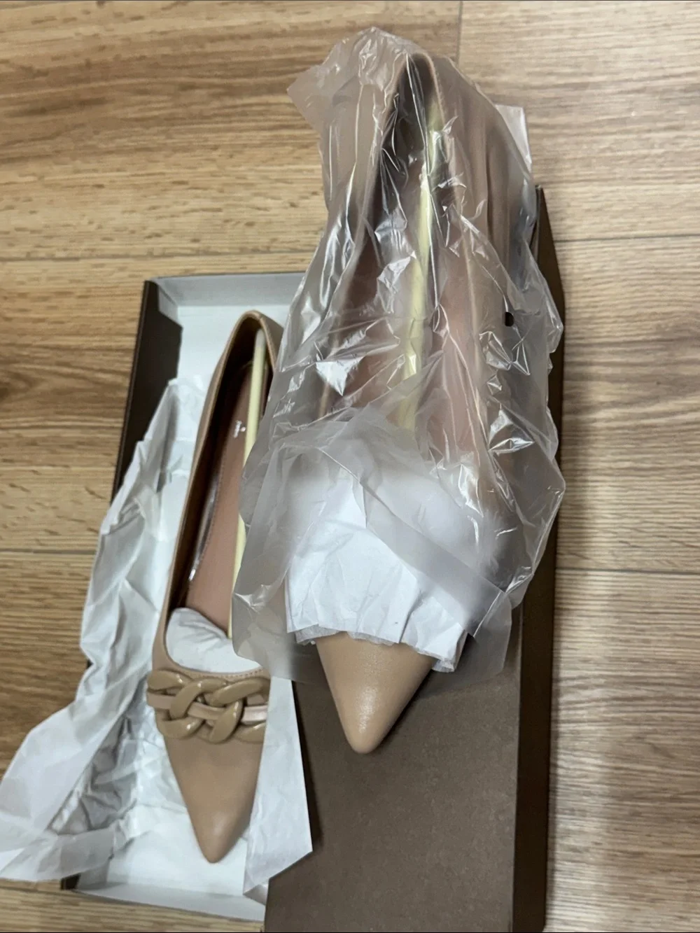 Linea Paolo - Nora - Women's Pointy Toe Skimmer Flat with Tonal Resin Chain-Link